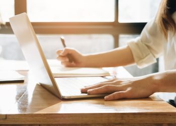 Top 10 Best Article Writing Experts at Fiverr