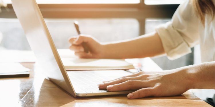 Top 10 Best Article Writing Experts at Fiverr