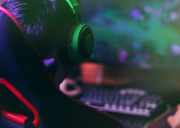 Top 10 Travel Destinations and Must-Have Accessories  for Jet-Setters